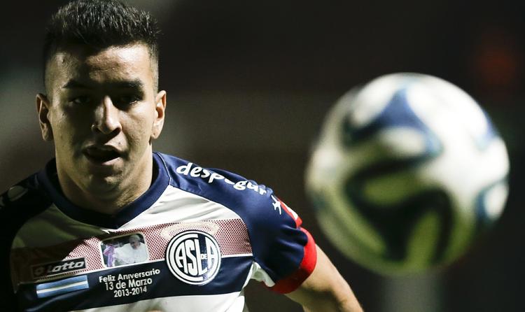 Ny. 8 mål og 12 assist i 44 kampe i den netop afsluttede sæson har fået Madrid-klubben til at give den argentinske teenager en fem år lang aftale. Transfersummen er på ca. 75 millioner kroner. 