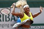 Trøst. Nederlaget kommer ikke til at koste Serena Williams førstepladsen på verdensranglisten. Nærmeste forfølger, Li Na, røg ud af turneringen i går. 