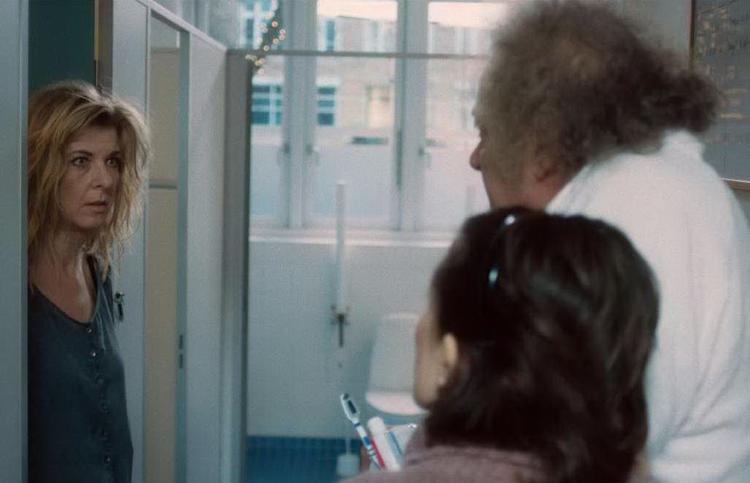 komik. Det er tydeligt, at skuespillerne - der ud over Paprika Steen blandt andre byder på Zlatko Buric og Mia Lyhne . har haft det skægt under optagelserne. 