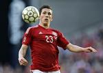 DEBUTANTEN. Som en sen debutgave fik Pierre-Emile Højbjerg også en sejr, da Daniel Agger scorede på straffesparket i det tredje overtidsminut. 