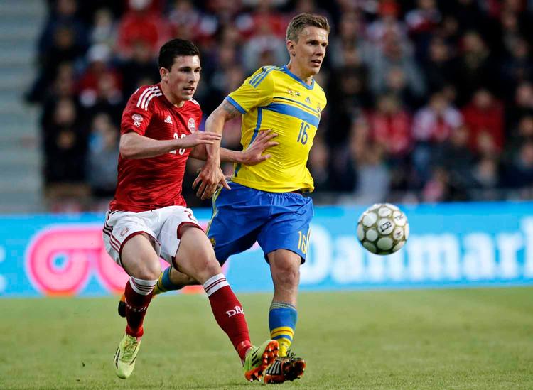 debut. Danmarks nye unge talent, Pierre-Emile Højbjerg, var god både i nærkampene, i det opbyggende spil og defensivt mod Sverige. 