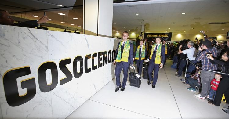 VM-klar. De australske 'socceroos' sendes afsted fra lufthavnen i Sydney mod VM-basen i Brasilien, hvor de nu er ankommet. 