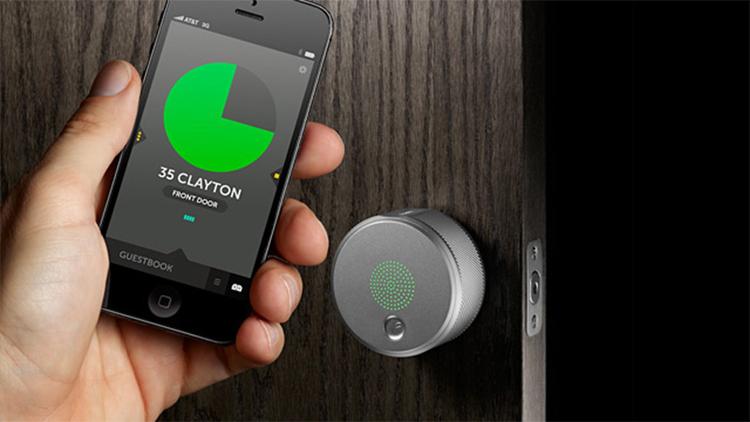 SMARTHJEM. Apple vil gøre iPhone til hjemmets fjernbetjening, så den f.eks. kan låse smart-dørlåsen fra August Home Key (bill.) op uden brug af ekstra apps. (Foto: PR/August Home Key) 