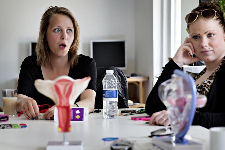 SURPRISE. Eleverne på produktionsskolen i Halsnæs er overraksede over, at alle unge i kommunen nu kan få gratis prævention. 