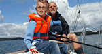 Holdarbejde. Børn under 8 år må ikke sejle matchrace, men dem over 8 år kan nemt klare rollen som styrmand. 
