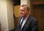 Kamp. Partitoppen i Venstre forsøger at stoppe diskussionen om Løkkes fremtid. 