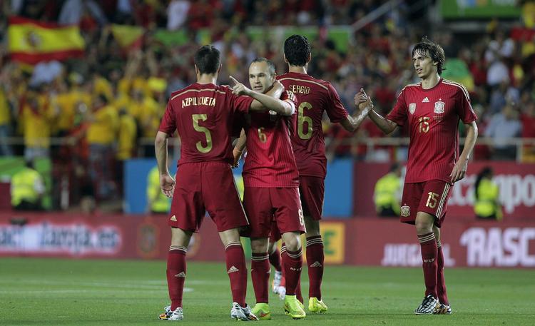 VM-test. Spanien havde besøg af Bolivia i Sevilla til en testkamp, hvor de spanske stjerner viste, at de endnu ikke er helt klar til VM-slutrunden. 
