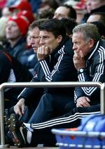 opbakning. Morten Wieghorst (tv) og Michael Laudrup (midt) arbejdede sammen om trænergerningen i Swansea. 