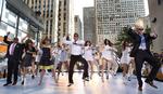 DANSEHIT. Psy optræder med 'Gangnam Style' på NBC i USA. Nu er hans superhit set to milliarder gange på Yootube. 