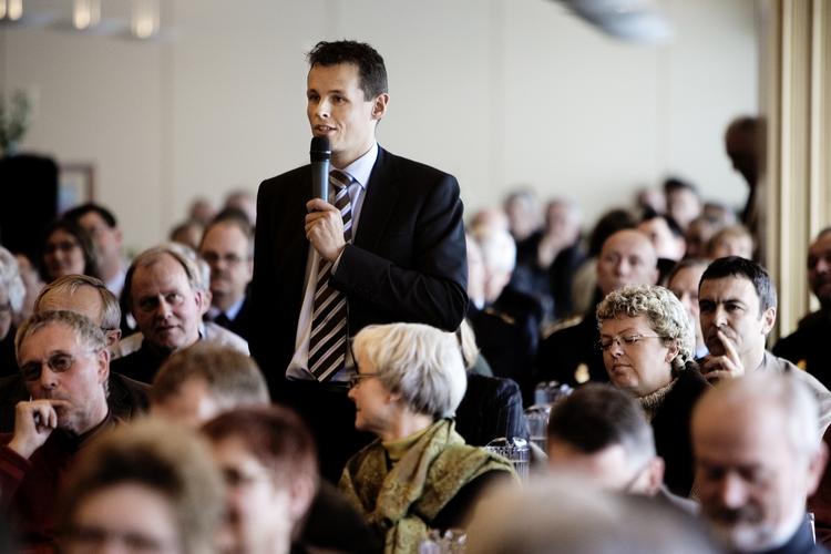 VENSTREKRITIK. Lars Krarup, V-borgmester i Herning, er ikke tilfreds med de partiafdelinger, der går til medierne med krav om partiformandens afgang. 