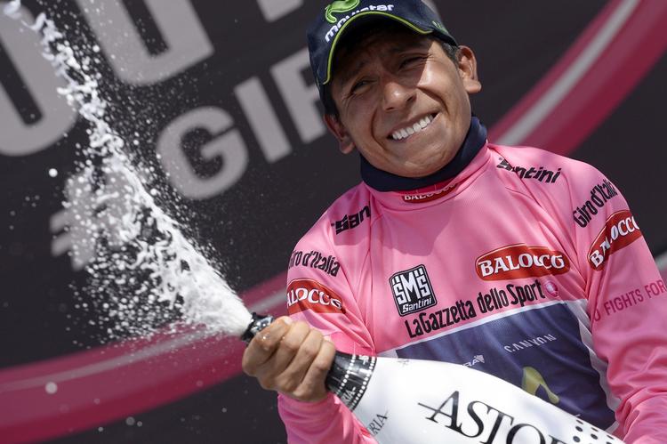 Jubel. Nairo Quintana har efterhånden fået åbnet et par champagneflasker i det italienske løb. I eftermiddag kan han åbne endnu en. 