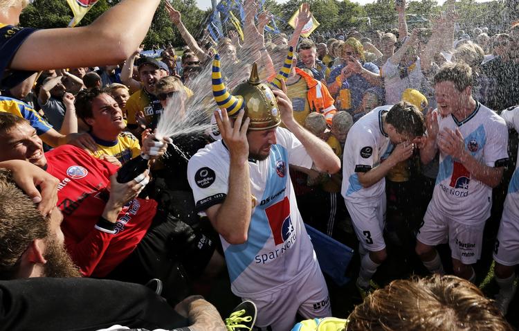 Jubel. Hobro er for første gang i klubbens 101 år lange historie klar til at spille i landets bedste række. 