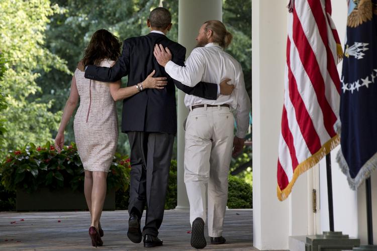 HJEMKOMST. Bowe Bergdahls forældre besøgte Det Hvide Hus og præsident Obama - der her ses i midten - efter nyheden om sønnens løsladelse. 