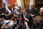 Stormvejr. Lars Løkke Rasmussens fremtid som formand for Venstre ventes afgjort tirsdag, hvor der er møde i Venstres hovedbestyrelse. 