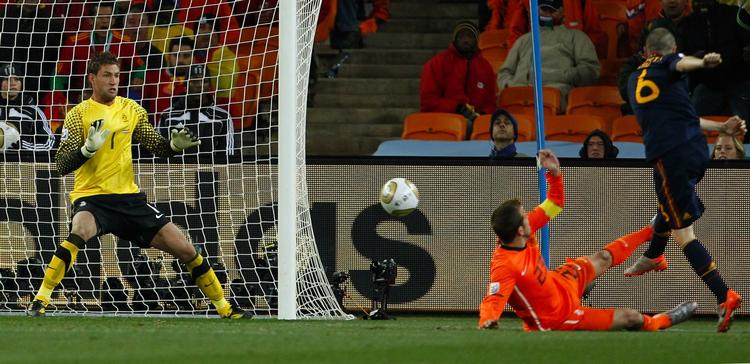 SEJRSMÅLET. Det seneste mål i en VM-kamp blev scoeret af Andres Iniesta, da han afgjorde finalen mod Holland for fire år siden. 