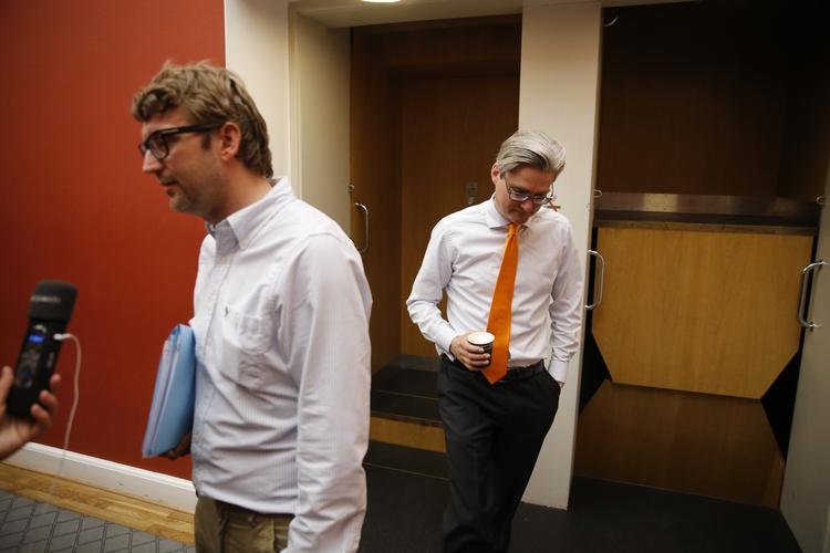 Nedtur. To af Løkkes mest trofaste støtter, Troels Lund Poulsen og Søren Pind, må sammen med de øvrige Venstre-folk sande, at Venstre styrtdykker i meningsmålingerne. 