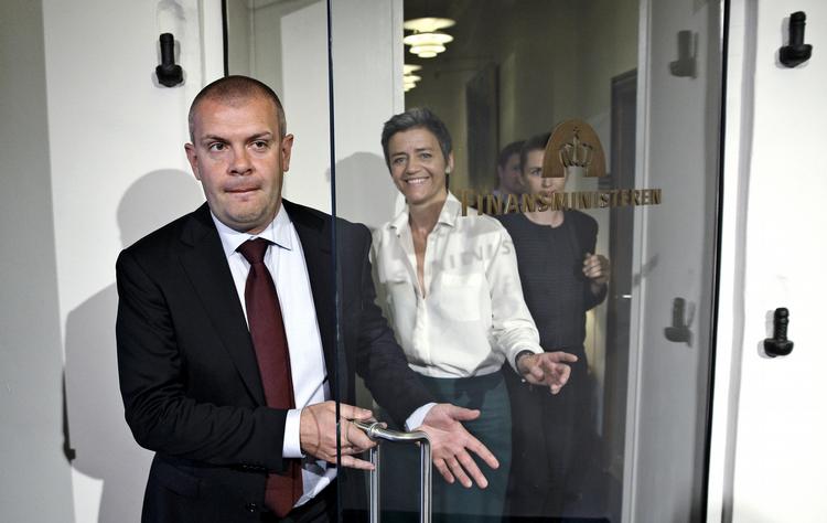 forhandling. Regeringen forhandler i disse dage med kommunernes om næste års økonomi, og i den forbindelse sender LO og Dansk Byggeri en advarsel til Corydon og Vestager om ikke at spare opsvinget i stå. 