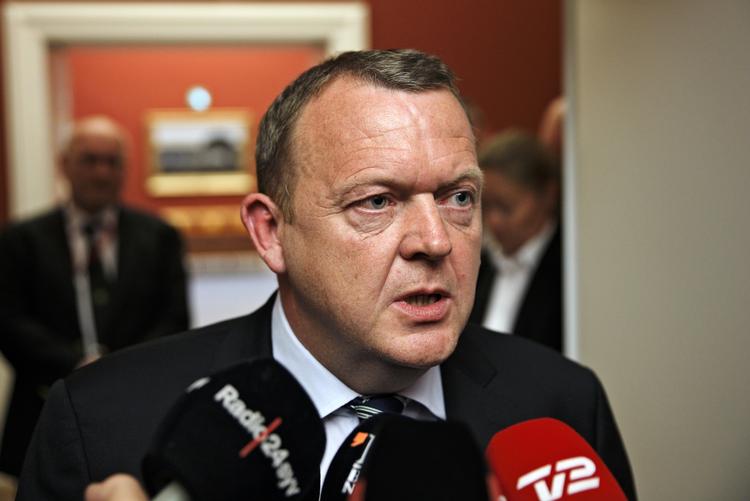 kæmper. Venstre er delt i støtter og kritikere. Og i midten står Løkke, som tilsyneladende vil satse alt på at vinde. 