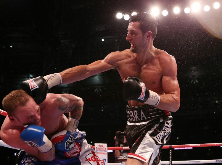 knockout. Carl Froch (th) satte udfordreren George Groves på plads i kampen lørdag. 