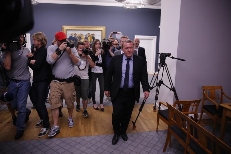 En lang dag er begyndt for Lars Løkke Rasmussen. Den kulminerer, formentlig klokken 17.30 når han mødes med  hovedbestyrelsen i Venstre i Odense. 
