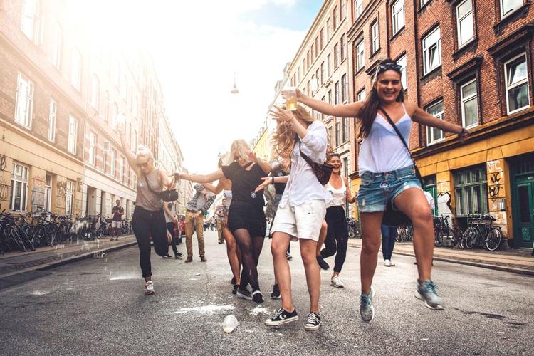 Gadefest. Der festes i de københavnske gader. 