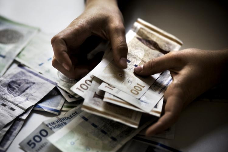 snydt. Mindst 50 danskere er hver blevet snydt for op imod 3.000 kroner af et dansk firma på nettet. Forbrugerombudsmanden giver gode råd til, hvad man skal gøre, hvis det sker. 