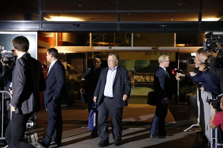 Jubel. Blandt Lars Løkke Rasmussens trofaste støtter er jublen over, at han fortsat er Venstres formand, stor. 