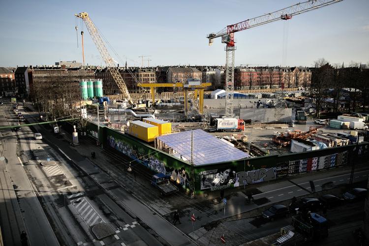 Støjsag. Med en ny hastelov får milliardbyggeriet enklere rammer, idet transportministeren sætter miljøbeskyttelsesloven ud af kraft. 