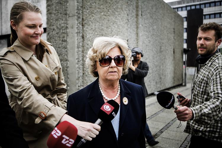 Tøjsag. Forhenværende Integrations- og kirkeminister Birthe Rønn Hornbech (V), da hun var til afhøring i kommissionen om palæstineneres statsborgerskab. Venstrepolitikeren overvejer nu sin stilling i Løkke-sagen. 
