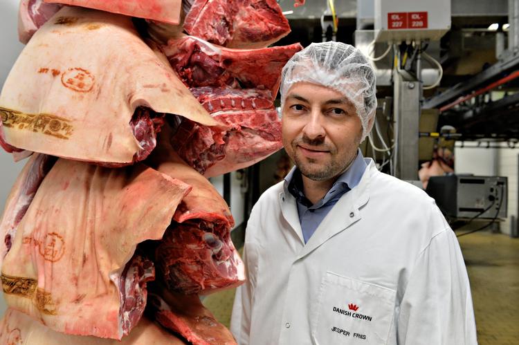 INVESTERING. Danish Crown håber på, at andre slagterier vil vise interesse for at inddrage en del af medarbejdernes løn. De skal bruges til investeringer, der kan give afkast til slagteriarbejderne. 