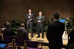 Fremad. Lars Løkke Rasmussen og Kristian Jensen er stadig Venstres formand og næstformand, fremgik det på pressemødet i nat efter et langt hovedbestyrelsesmøde. Fremover skal de to danne et tættere parløb i fronten af partiet. 
