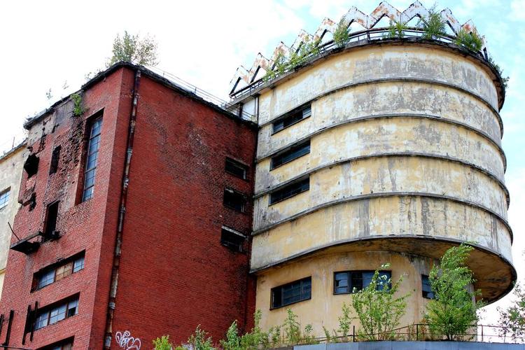 Slidt. Mange af de gamle bygninger er i dag slidte og krakelerede. FOTO: Jens Malling. 