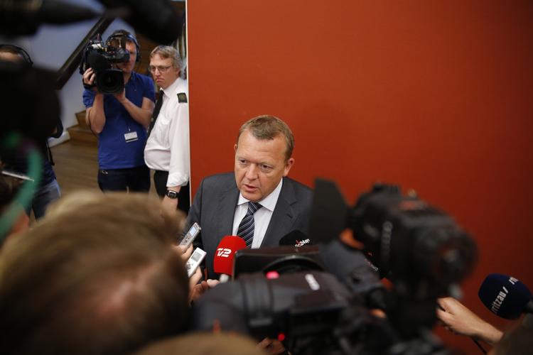 Afklaret. Lars Løkke Rasmussen (V) erklærer sig på det rene med, at medlemmer af hans egen folketingsgruppe truer med at melde sig ud, hvis han ikke fremlægger dokumentation for, at alt er gået ordentligt til i forbindelse med den seneste bilagssag. 