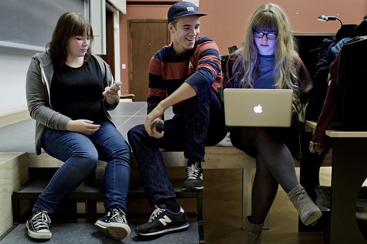 Simpelt. Men med Continuity hænger alle dine Apple-enheder sammen. Det vil sige, at når din iPhone ringer, så kan du også se det på din Macs skrivebord og på din iPad. (arkivfoto) 