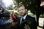 Peter Arnfeldt - Troels Lund Poulsens (V) tidligere spindoktor og en af de hovedmistænkte i lækagen af skatteafgørelsen - går formentlig fra af anklagerne. 