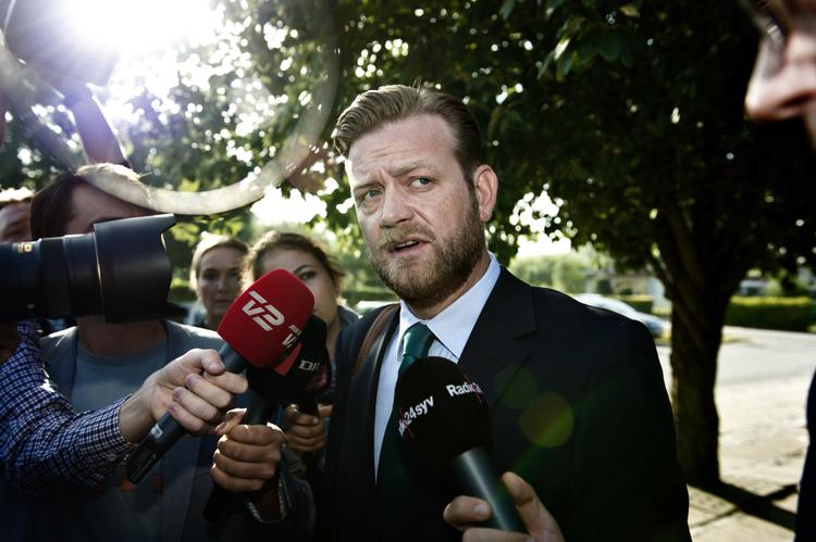 Peter Arnfeldt - Troels Lund Poulsens (V) tidligere spindoktor og en af de hovedmistænkte i lækagen af skatteafgørelsen - går formentlig fra af anklagerne. 