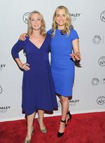 Fængselshistorie. Piper Kerman (tv.) og Taylor Schilling (th.) som spiller Piper Chapman i Netflix' hitserie. 