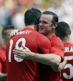AFSLØRET. Med en søgning på internettet kan man finde pasnumrene på nattens engelske målscorere Rickie Lambert og Wayne Rooney, hvis man ellers kan bruge det til noget. 