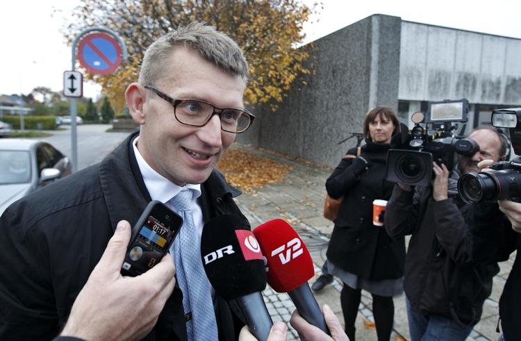 Udspurgt. Troels Lund Poulsen på vej ind til Skattesagskommissionen, da den skulle udspørge den tidligere minister. Nu har han fået en foreløbig afgørelse på sagen. 