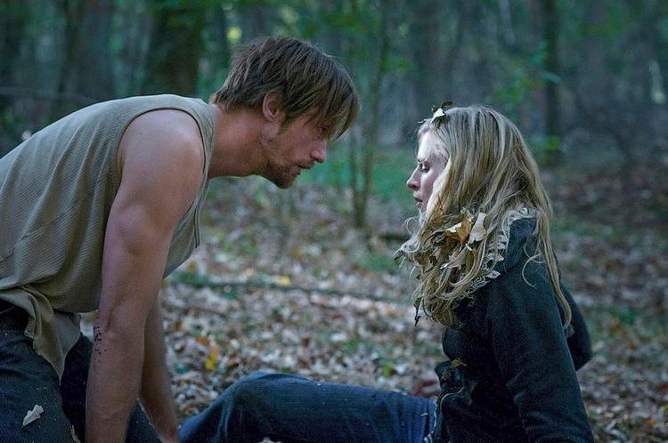 undercover. Aktivisternes leder, spillet af Alxander Skarsgaard, betages af Jane (Brit Marling), der er undercover i terrorgruppen for et privat overvågningsfirma. 