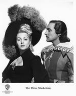 flamboyant. I 1948 spillede Gene Kelly d’Artagnan, og Lana Turner var den fatale Milady de Winter i 'De tre musketerer'. Det er ikke mindst Hollywoods fortjeneste, at musketerlivet er blevet fremstillet en kende mere flamboyant, end det måske var i virkeligheden. Foto: Warner Bros. 