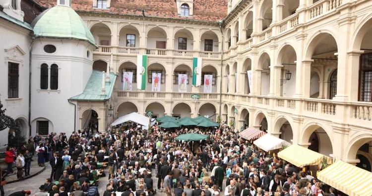 Festligt. Gården er en perfekt ramme om de mange fester i Landhaus i Graz. 