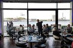 Det var smukt at sidde i hjørnet på Restaurant Fusion. Med store vinduer uden sprosser og direkte udsigt til Limfjorden. 