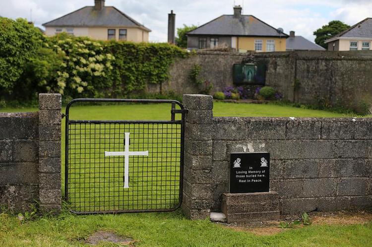 Mystik. Det er denne grund, der nu viser sig at være massegrav for 796 børn ved siden af et børnehjem. 