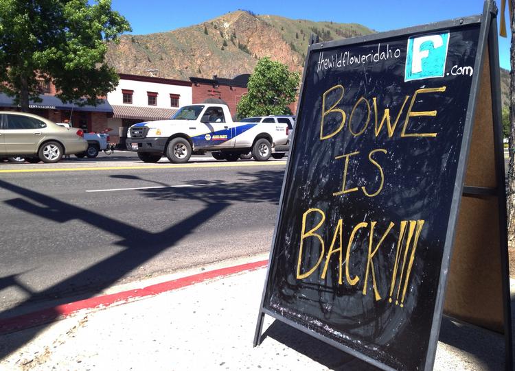 Aflyst. Den lille bjergby Hailey i Idaho, hvor Bowe Bergdahl kommer fra, havde planlagt en fest for den hjemvendte soldat, men den blev aflyst på grund af den stigende kritik af fangeudvekslingen. 