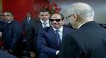 Ceremoni. Billeder fra egyptisk tv viser Abdel Fattah al-Sisi på vej ind til ceremonien, hvor han blev taget i ed som egyptisk præsident. 