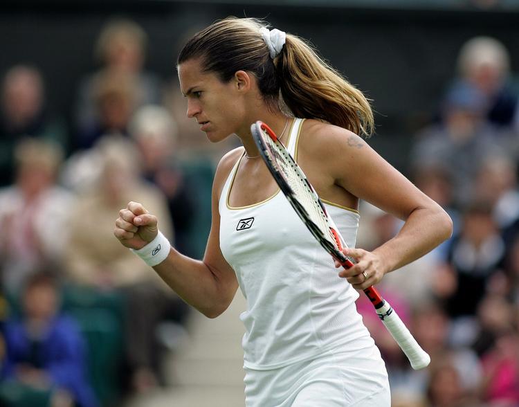 Mestermager.  Amelie Mauresmo vandt selv Wimbledon i 2006, mens hu sidste år var rådgiver for mesteren Marion Bartoli. 