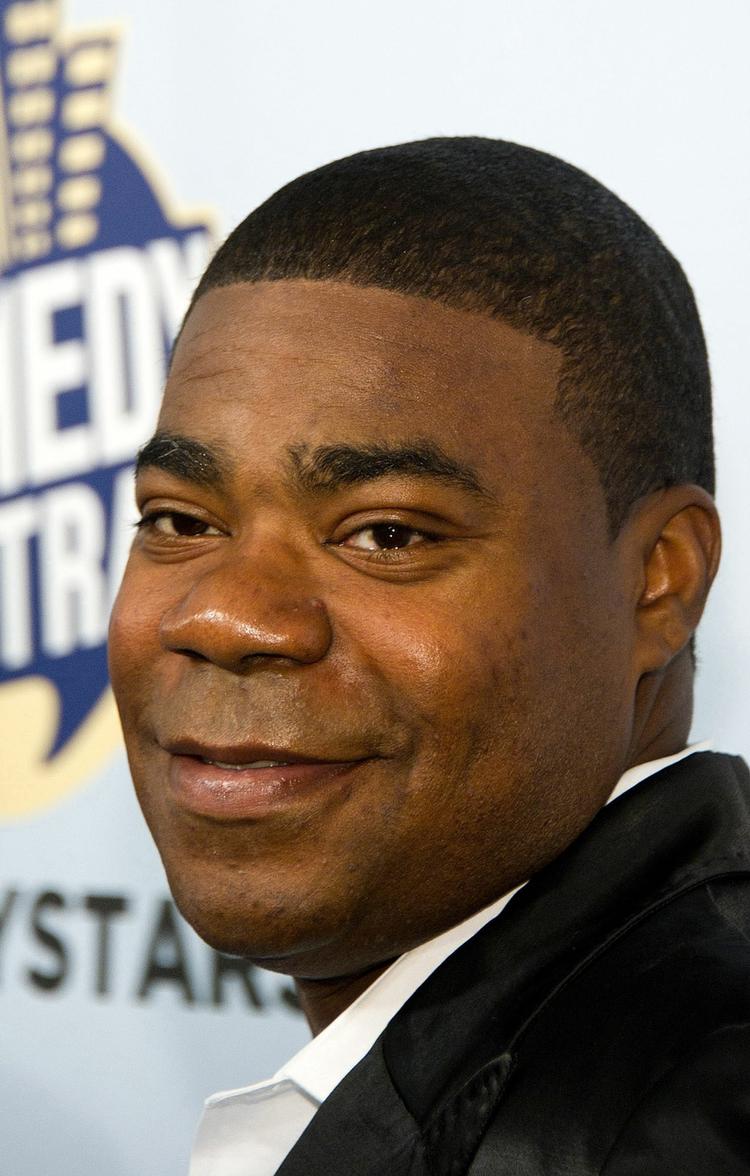 Internationalt. Komikeren Tracy Morgan sad i en limousine, som lørdag nat var involveret i en voldsom trafikulykke. 