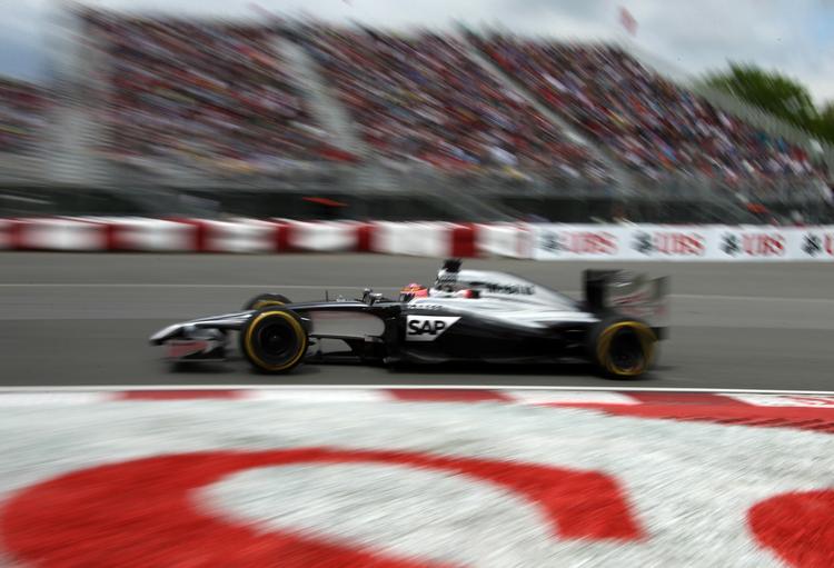 Kevin Magnussen havde problemer med at få nok fart i sin McLaren-racer og måtte i stedet sætte sin lid til, at de andre kørte galt. 