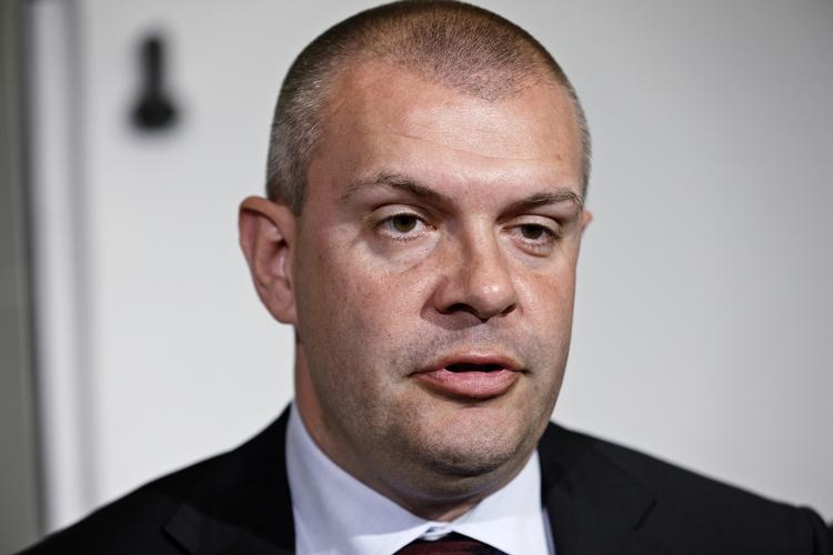 Løndumpning. Bjarne Corydon vil have svar fra SAS om brugen af billig arbejdskraft. 